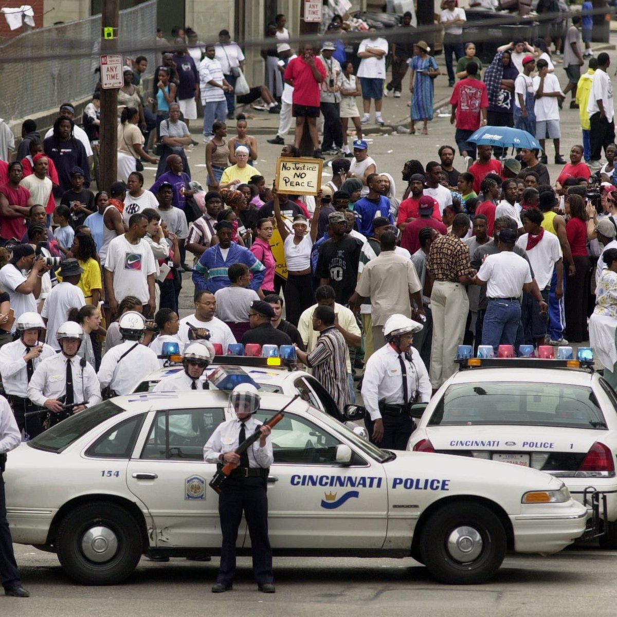 2001 Live tweet media