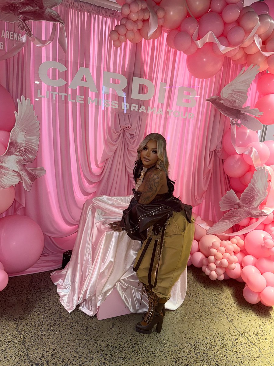 _aleeahhh's tweet photo. AM I THE DRAMA? #LittleMissDramaDC #LittleMissDramaTour @iamcardib ate that right on up lastnight 🔥🔥🔥 lady know how to put on a show💋 https://t.co/PqZ6rJYZPx
