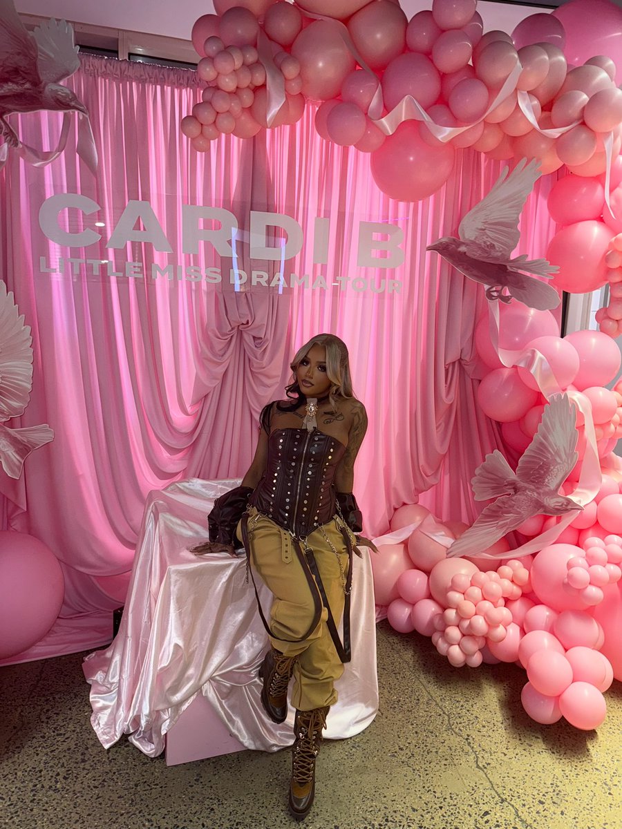 _aleeahhh's tweet photo. AM I THE DRAMA? #LittleMissDramaDC #LittleMissDramaTour @iamcardib ate that right on up lastnight 🔥🔥🔥 lady know how to put on a show💋 https://t.co/PqZ6rJYZPx