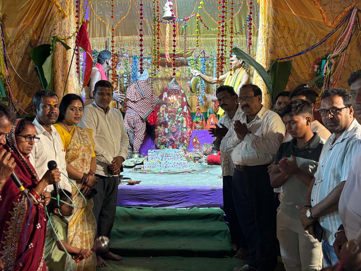 DrLekhaShree's tweet image. ଆଜି ବାଲେଶ୍ବର ସଦର ଅନ୍ତର୍ଗତ ରସଲପୂର ଗ୍ରାମ ପଞ୍ଚାୟତର ପାରଭିଲା ଠାରେ ଅୟୋଜିତ ବାବା ଆଖଣ୍ଡଳମଣି ଗ୍ରାମୀଣ ମେଳା ରେ ବାଲେଶ୍ବର ର ପୂର୍ବତନ ବିଧାୟକ ସ୍ଵରୂପ କୁମାର ଦାସ ଓ ଜୀବନ ପ୍ରଦୀପ ଦାଶ ଙ୍କ ସହିତ ଯୋଗ ଦେଇ ମା ଶୀତଳା ଙ୍କ ଆଶୀର୍ବାଦ ନେଲୁ l

#Balasore 
#Rasalpur 
#GraminMela