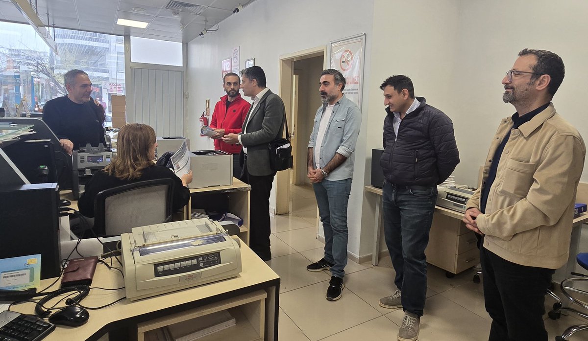KESKHaberSen's tweet photo. Şanlıurfa Örgütlenme Çalışmalarımız..

Şanlıurfa PİM ve Merkez Müdürlüğü ile Karaköprü Müdürlüğü Örgütlenme Çalışmalarına, Genel Merkez Yöneticilerimiz, Denetleme Kurulu üyemiz ve temsilcimiz katıldı.

Örgütleme Çalışmaları çerçevesinde;
✓Derin ekonomik kriz etkileri
✓Elektrik, doğalgaz zamları 
✓5510 sayılı yasa 
✓4688 sayılı sendika yasası 
✓ İş güvencesi çerçevesinde 108. Madde
✓ 399 KHK ile ilgili gelişmeler 
✓ TVF bir darlık fonu olduğu gerçekliği 
✓Gayrimenkul satışları anormalliği ve sahip çıkma 
✓TBMM gündemi kurum ile ilgili soru önergeleri
✓Sarı sendikacılığının tarihi vb. konularda paylaşımlar yapıldı.

Yaşasın emekçilerin dayanışması ve örgütlülüğü...
Yaşasın KESK 
Yaşasın Haber-Sen