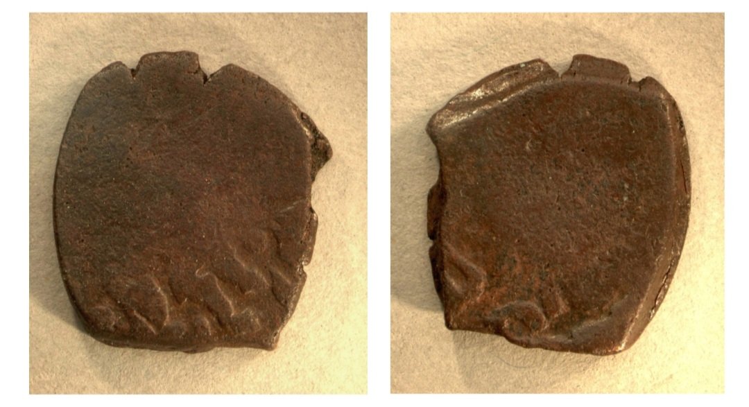 عملة مملوكية برونزية صكت في دمشق و عثر عليها في جزيرة كلوبنارتي بشمال السودان، و قد شن المماليك ما يقارب ٤ غارات على مملكة المقرة في القرنين ال١٣ و ال١٤، أشهرها حملة محمد بن قلاوون على كرنبس الذي إمتنع عن دفع البقط فأزيح عن العرش و ولي محله عبد الله برشمبو/نشلي الذي كان مسلماً.