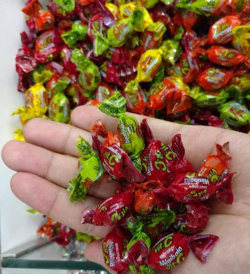 Saudade de quando uma balinha custava 1 centavo 🍬

E a maior felicidade era ouvir:
‘aceita troco em bala?’ 😅

Quem viveu essa época, sabe!