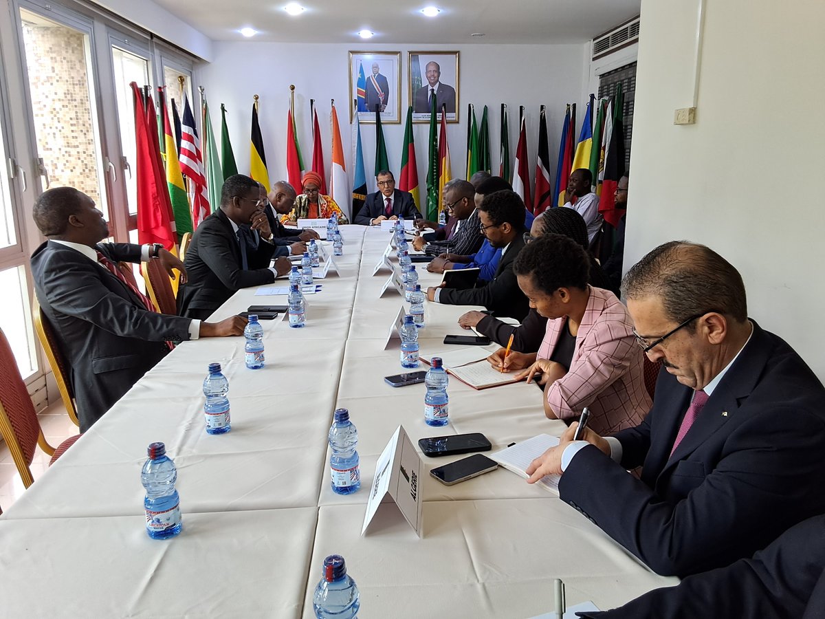 AULO_RDC's tweet photo. #Aujourdhui Échange fructueux entre les membres du Groupe des Ambassadeurs Africains en #RDC, axé sur la célébration de la journée de l’Afrique.

@LeMarocenRDC 
@KenyaDrc 
@EmbLiberiaDRC 
@dr_ethiopia https://t.co/DKOOYlPWAp