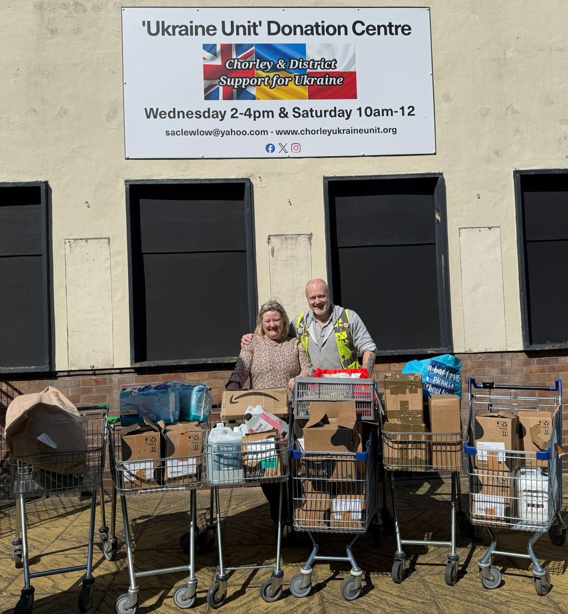 ChorleyUkraine's tweet image. Thanks to the people of #Keighley for another wide range of donations. 
We joked about the differences between #Lancashire and #Yorkshire, but one thing we have in common for sure, is a steadfast commitment to supporting #Ukraine 
🇬🇧🤝🇺🇦
chorleyukraineunit.org 
#ukraineunit