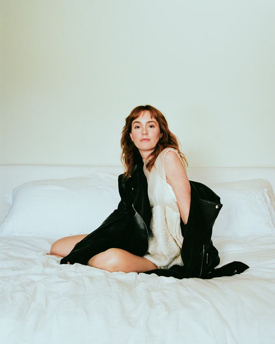 Leighton Meester Daily tweet media