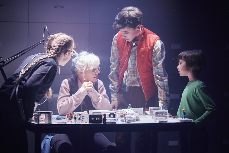 cornabou's tweet photo. Crítica teatral: «Tinc un bosc al cervell», de Guadalupe Sáez. Intèrprets: Rosa Boladeras i Greta Jorge, Dana Sina, Bruno Bistuer / Pau Montserrat, Alejandra Cid i Lila Sina. Direcció: Alícia Gorina. Sala Beckett. Pòdcast: https://t.co/BNUkxKYGMC o text: https://t.co/JjR6YWmJo8 https://t.co/iePQ2Rpgj2