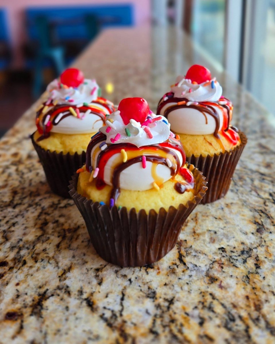 Smallcakes Cupcakery and Creamery tweet media