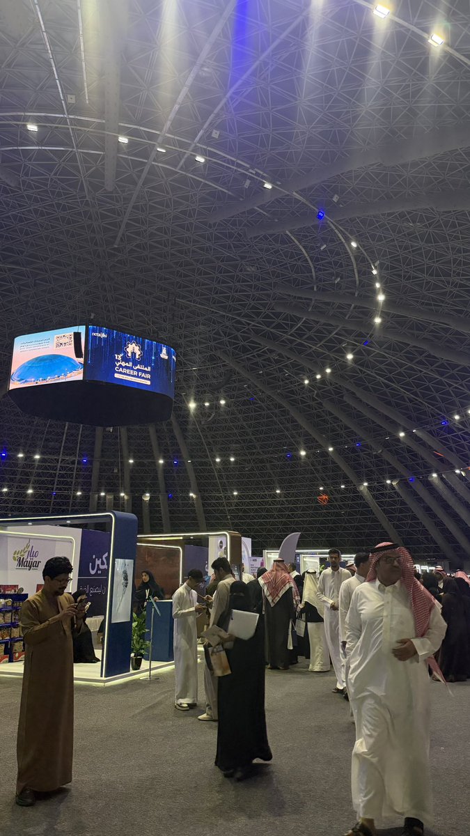 1lenaa11's tweet image. Delighted to attend the 13th Career Fair in Jeddah ✨

A great opportunity to connect with companies, explore new trends, and gain valuable insights into the job market
Grateful for the experience and excited for what’s next 🤍
#CareerFair #JobMarket #DataAnalysis #Jobs