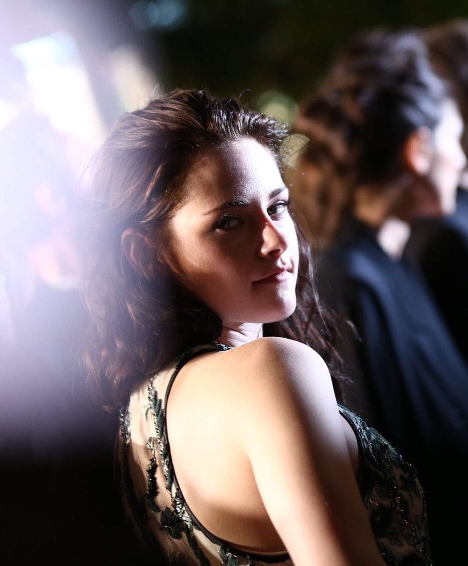 bellaxkristen's tweet image. Thierry seeing Kristen go to the festival as an actress, juror, director, producer, and actress once again… must be wild being so loved by the most celebrated film festival in the world… and it all started 14 years ago. 

she made it to Cannes… and never looked back. ✨
