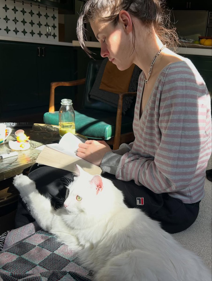 spillzdylz: “Para a minha #1 no aniversário dela. Poder viver minha vida ao seu lado é a coisa mais doce, e você só fica mais bonita/inteligente/forte/sábia a cada ano. Feliz aniversário, minha menina. De mim e do nosso filho psicopata Cozy.”