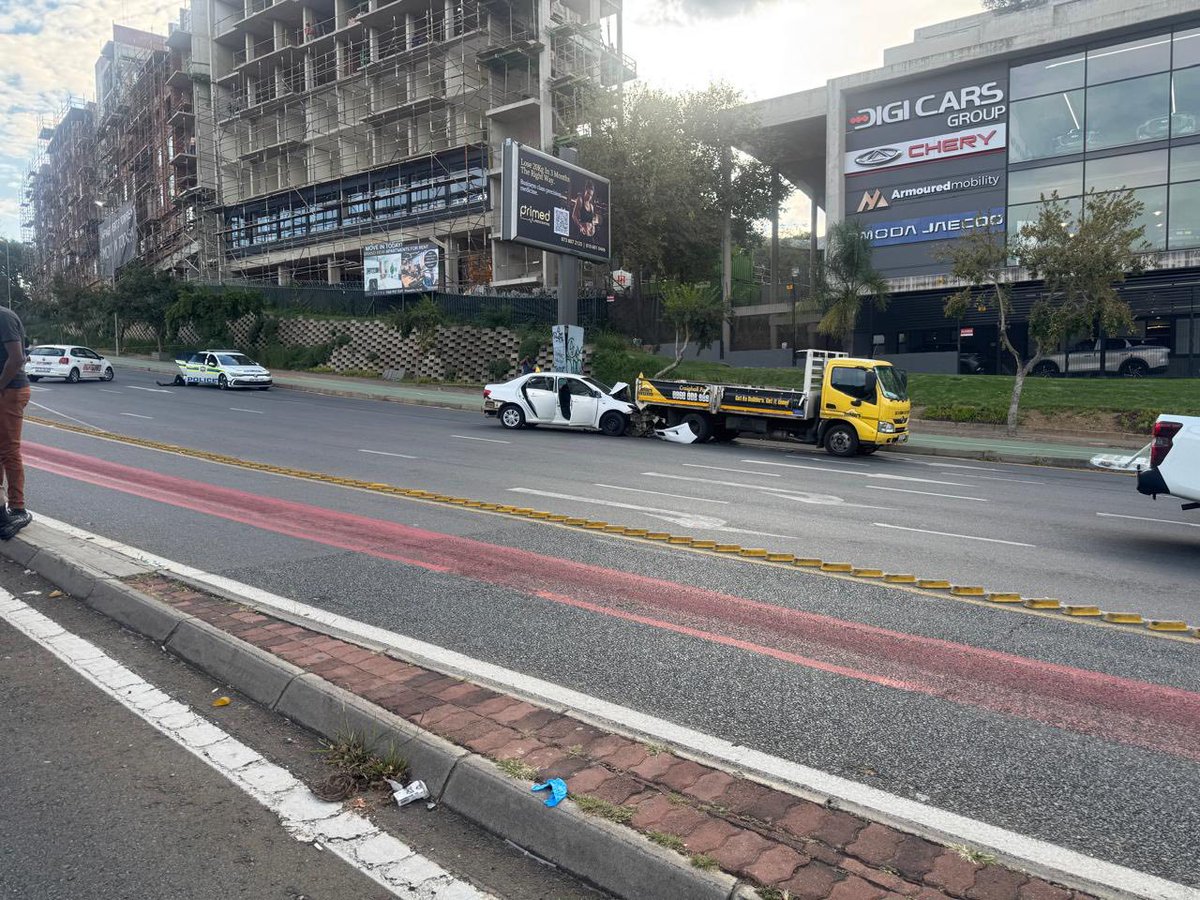 _ArriveAlive's tweet image. Suspect facing charges of possession of a hijacked vehicle, possession of unlicensed firearms and ammunition as well as reckless and negligent driving in Sandton

arrr.co.za/w3afj

#ArriveAlive #Crime @SAPoliceService