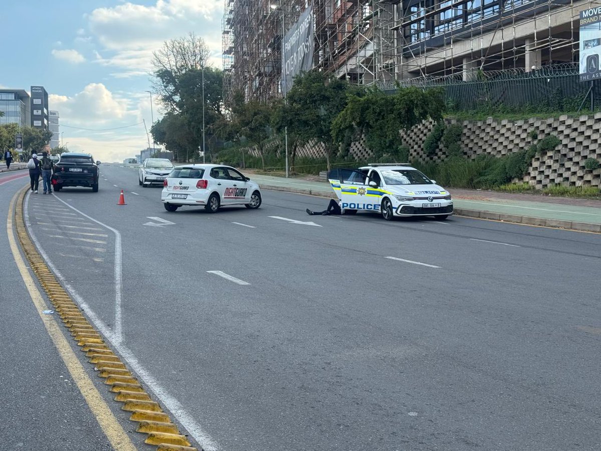 _ArriveAlive's tweet image. Suspect facing charges of possession of a hijacked vehicle, possession of unlicensed firearms and ammunition as well as reckless and negligent driving in Sandton

arrr.co.za/w3afj

#ArriveAlive #Crime @SAPoliceService