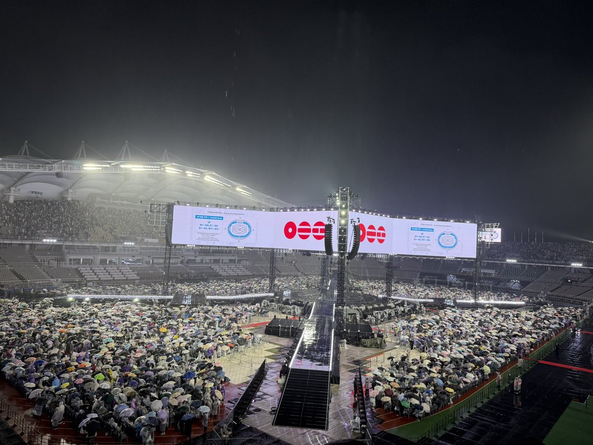 최애는7명차애는아미 tweet media