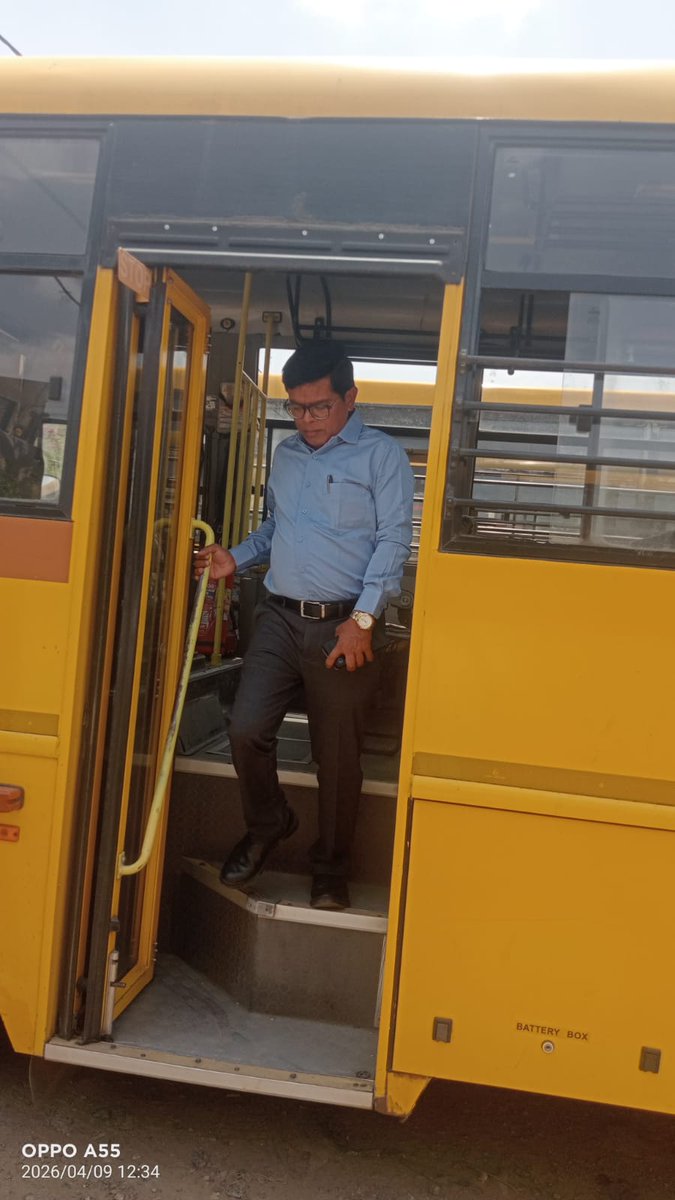 IndoreCollector's tweet image. कलेक्टर श्री शिवम वर्मा के निर्देश पर आरटीओ एवं उड़नदस्ता की सख्त कार्रवाई, नियम उल्लंघन पर 4 बसों की फिटनेस निरस्त, 13 वाहनों पर जुर्माना।
Read more:m.facebook.com/story.php?stor…
#RoadSafety #TransportCheck #StudentSafety #IndoreAdministration #JansamparkMP #indore