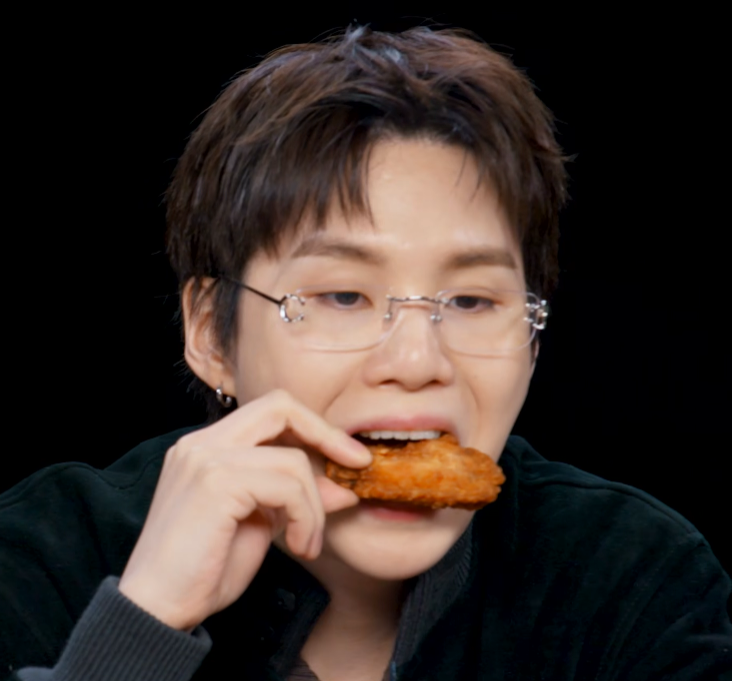 namgi kiss on stage at bts world tour tweet media