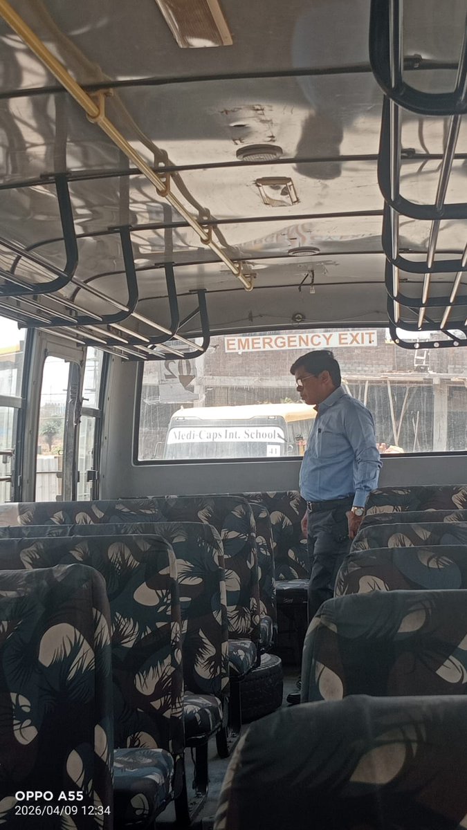 IndoreCollector's tweet image. कलेक्टर श्री शिवम वर्मा के निर्देश पर आरटीओ एवं उड़नदस्ता की सख्त कार्रवाई, नियम उल्लंघन पर 4 बसों की फिटनेस निरस्त, 13 वाहनों पर जुर्माना।
Read more:m.facebook.com/story.php?stor…
#RoadSafety #TransportCheck #StudentSafety #IndoreAdministration #JansamparkMP #indore