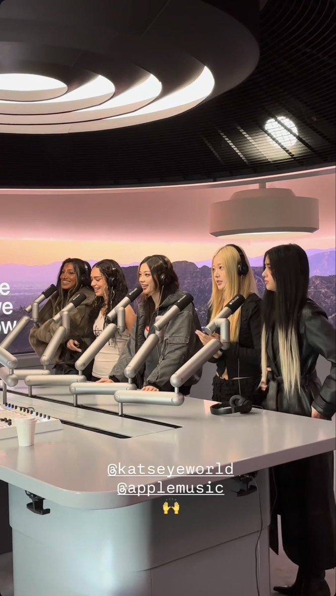 nitahasthoughts's tweet image. manon would’ve loved the zane lowe interview 😔 she deserves to be there #FreeManon #WeLoveYouManon