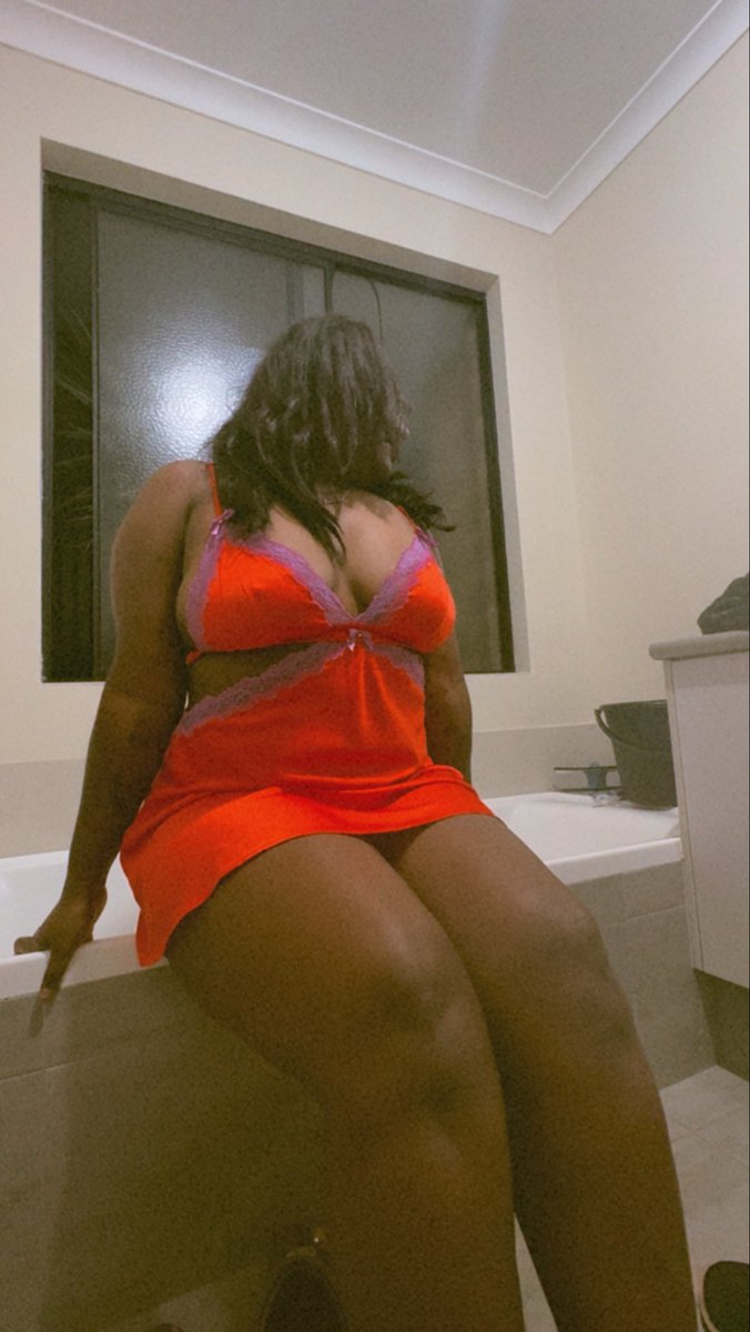 BlackBabiet66's tweet photo. 🤤🫣👅🧎🏾♀️🍑🍒#onlyfans #dirty #yourhighness #pinklingerie #firsttimekindanervous https://t.co/IgbLhSXKRH