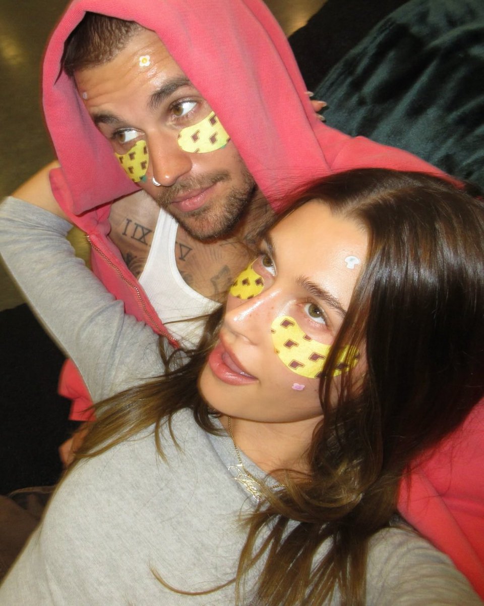 Portal Hailey Bieber tweet media