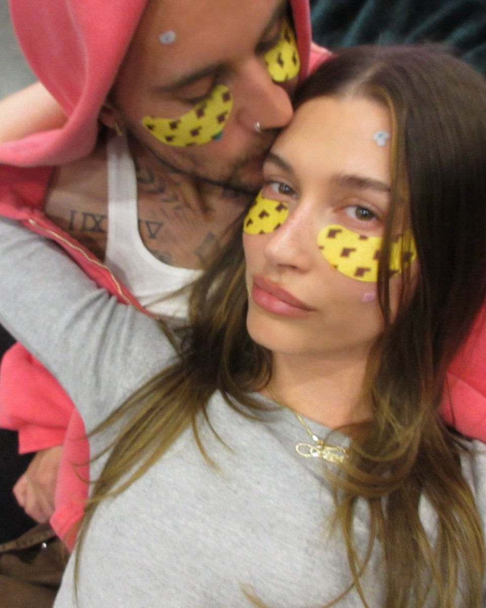 Portal Hailey Bieber tweet media