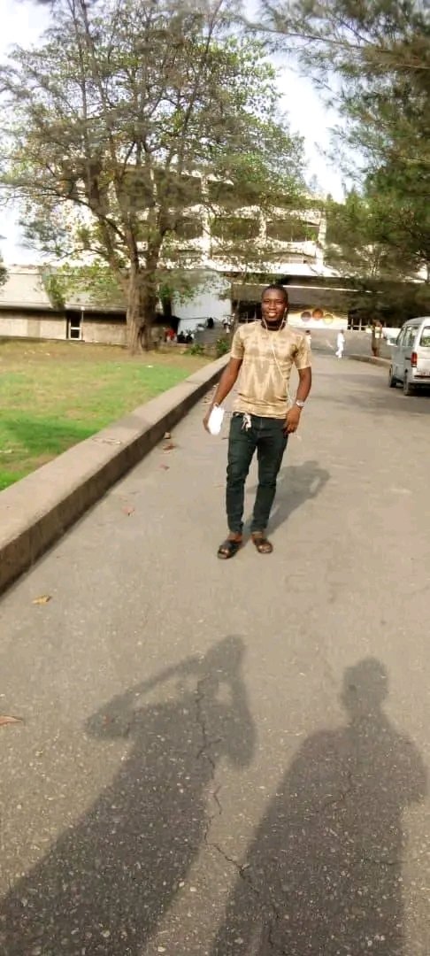 sheyi72514728's tweet photo. @davido baba pls stay away for this shit https://t.co/1JEyN25uU3