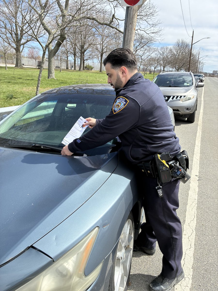 NYPD101Pct's tweet image. Our 101 Crime Prevention Officer and a Field Training Officer were out today sharing package safety tips to help combat package theft in our community. Track deliveries and report any suspicious activity to 911. Thank you to all who stopped to speak with them!  #CrimePrevention