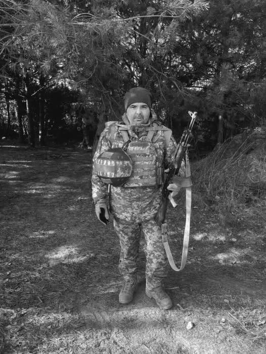 pogrebeckij's tweet photo. Сьогодні Львівщина прощається із 8-ма захисниками
📷 Василь Левандовський
Родом із села Банюнин Новояричівської громади. Служив у військовій частині 3002 Національної гвардії України. Тривалий час вважався зниклим безвісти. Загинув 3 липня 2025 року під час виконання бойового завдання поблизу населеного пункту Мирне Донецької області.
📷 Андрій Мідзяновський
Уродженець міста Алмати (Казахстан).
Проходив військову службу у Державній прикордонній службі України, обіймав офіцерські та керівні посади у підрозділах прикордонного контролю та органах управління. Був учасником АТО та Операції об’єднаних сил.
Із початком повномасштабного вторгнення виконував бойові завдання на Луганському, Донецькому, Північно-Слобожанському та Південно-Слобожанському напрямках у складі 11-го прикордонного загону «Форпост».
Нагороджений відзнакою Президента України «За участь в антитерористичній операції», а також медалями Державної прикордонної служби України «15 років сумлінної служби» та «20 років сумлінної служби».
📷 Євген Бабій
Уродженець села Устя Львівської області.
Проходив строкову військову службу.
У 2025 році приєднався до лав ЗСУ. Виконував бойові завдання у складі 144-ї окремої механізованої бригади. Не стало захисника 4 квітня.
📷 Володимир Маринець
Житель села Корчин Сколівської громади. Був оператором-пілотом відділення радіаційного, хімічного та біологічного захисту. Серце захисника зупинилось 7 квітня під час лікування.
📷 Ростислав Головко
Родом із села Сулятичі Журавненської громади. Служив інспектором прикордонної служби другої категорії - навідник оператор комендатури швидкого реагування «Шквал». Загинув 21 січня під час виконання бойового завдання поблизу населеного пункту Дворічанське Харківської області. Йому було 26 років.
📷 Ігор Гнидин
Народився у селі Подорожнє Стрийської громади. Загинув 2 квітня під час виконання бойового завдання поблизу населеного пункту Волфине на Сумщині. Захисникові було 55 років.
📷 Андрій Кузьмин
Родом із села Новий Кропивник Східницької громади, молодший сержант.
З початком повномасштабного вторгнення долучився до лав ЗСУ. Виконував бойові завдання у складі 80-ї окремої десантно-штурмової Галицької бригади. Захищав Україну на Херсонському, Донецькому, Харківському, Луганському, Курському, Сумському напрямках.
📷 Роман Максимів
Родом із Трускавця Дрогобицького району.
Долучився до лав ЗСУ у березні 2025 року, служив у військовій частині А0989 водієм взводу матеріального забезпечення самохідного артилерійського дивізіону. Загинув біля населеного пункту Лозова Харківської області, отримавши вогнепальне поранення в груди.
📷Андрій Гвоздецький
Родом із села Опака Східницької громади Дрогобицького району. На початку 2025 року долучився до лав ЗСУ.
Служив стрільцем-снайпером гірсько-штурмового взводу гірсько-штурмової роти гірсько-штурмового батальйону 128 окремої гірсько-штурмової Закарпатської бригади.
Загинув 28 березня під час виконання бойового завдання поблизу населеного пункту Малі Щербаки Василівського району Запорізької області.
Вічна та світла памʼять Героям