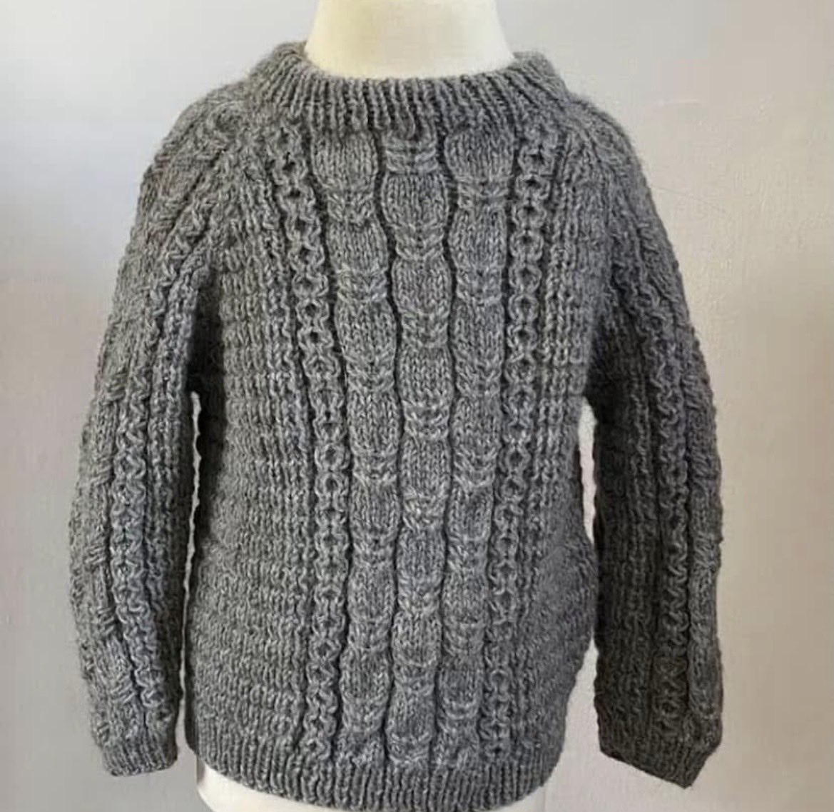 ScotKnitter's tweet image. folksy.com/find/scottishk…
Listed this grey, cable knit jumper in my Folksy shop today - fits age 3 -4 years 
#MHHSBD #firsttmaster #Craftbizparty