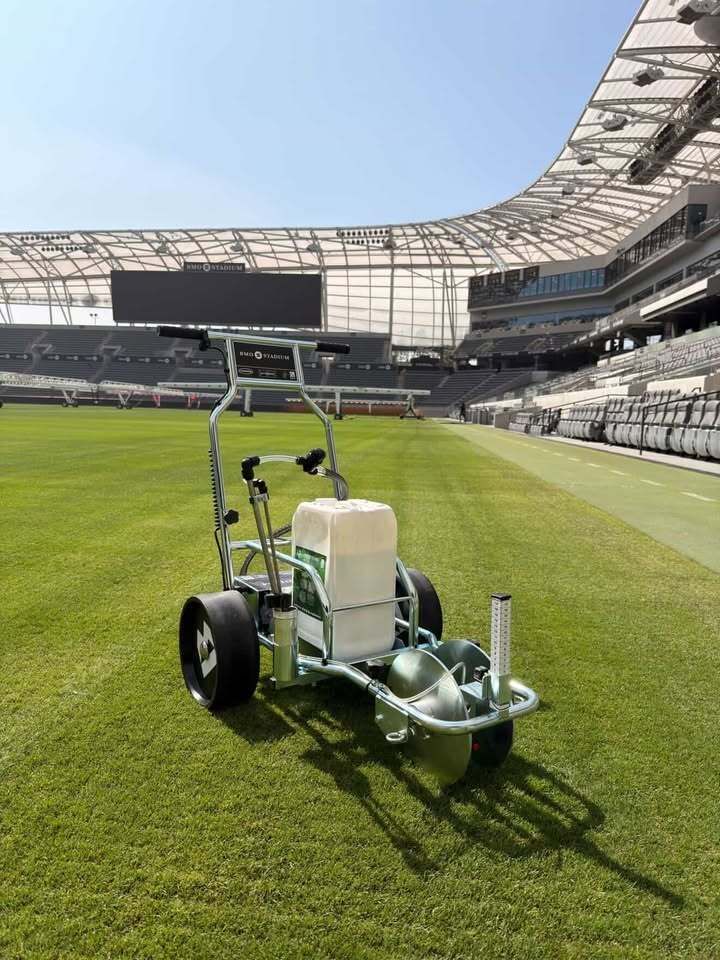PitchmarkLtd's tweet photo. Setting the standards stateside 👌

We're delighted to have supported the grounds team at @BMOStadium in Los Angeles through our USA distributor @EckertGolfSales with a bespoke, branded Hybrid™ spray line-marking machine.

#Hybrid #Pitchmark #BMOStadium https://t.co/lqOcVqQeIa