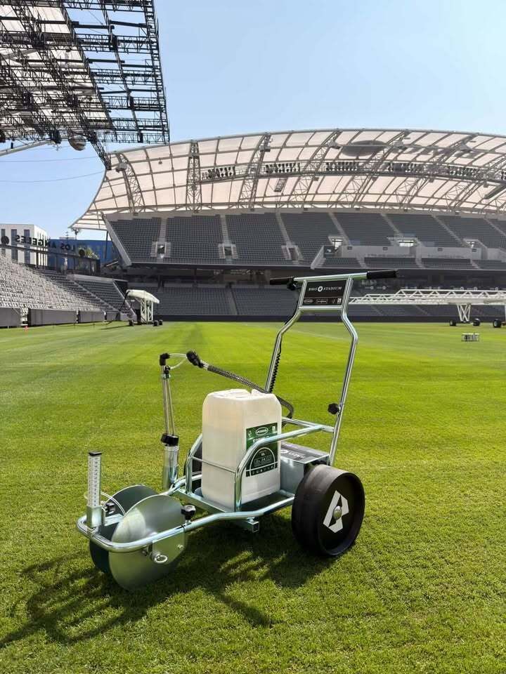 PitchmarkLtd's tweet photo. Setting the standards stateside 👌

We're delighted to have supported the grounds team at @BMOStadium in Los Angeles through our USA distributor @EckertGolfSales with a bespoke, branded Hybrid™ spray line-marking machine.

#Hybrid #Pitchmark #BMOStadium https://t.co/lqOcVqQeIa