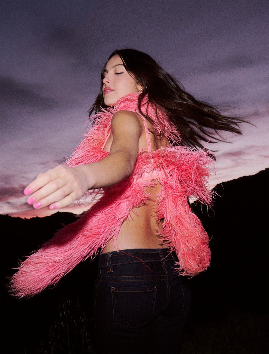 haidee is so in love !! tweet media