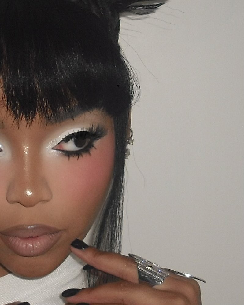 thekamua's tweet image. makeup by me on @ChloeBailey for @CECRED_OFFICIAL 🤍 #chloebailey #mua