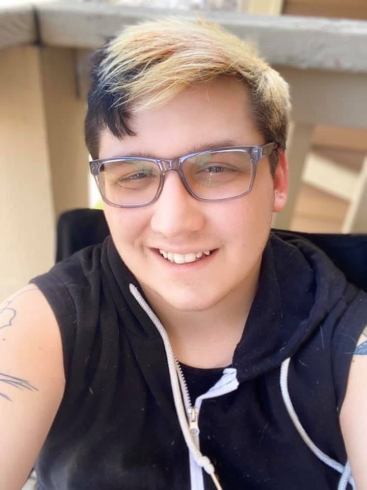 AddisonBeck95's tweet photo. Weight loss journey. Me when I started this account (heavily filtered, my Lord) vs me now! 

Also down by about 500 followers with this bot purge 😓 https://t.co/tXi3WWnJbV