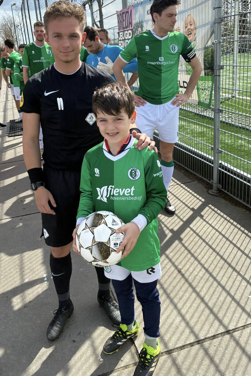 V.V. Bavel tweet media