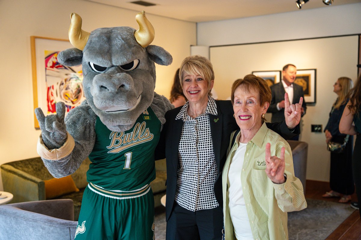 USFBullsClub's tweet image. It was great hosting select Iron Bull @USFMBB and @USFWBB supporters prior to @CoachChrisMack and @CoachCurry's opening press conferences last week.

In honor of USF Giving Week, we invite you to support your favorite individual sport program today!
mybullsclub.com/sports/2019/7/…