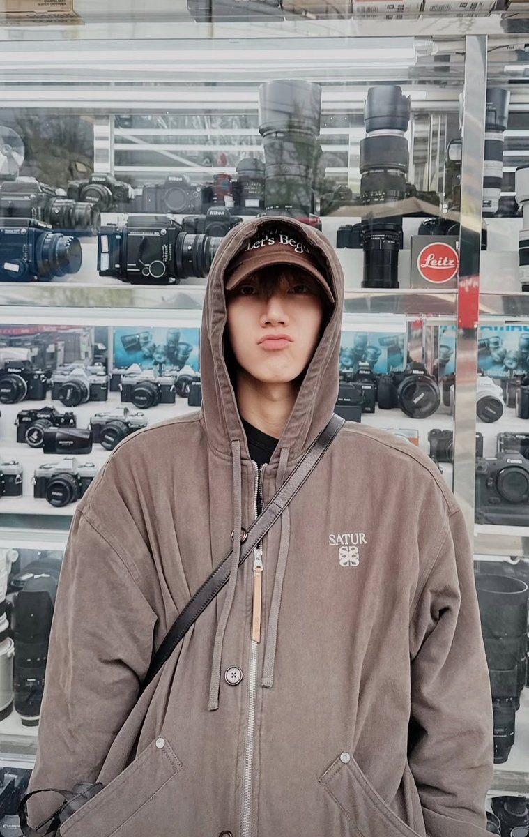 kitTEN 555 /•᷅•᷄\੭ tweet media