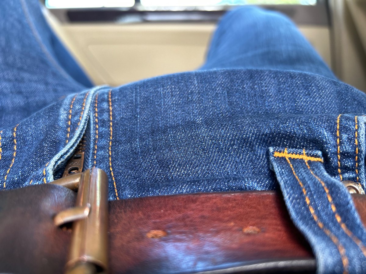 Jeansfetishist tweet media