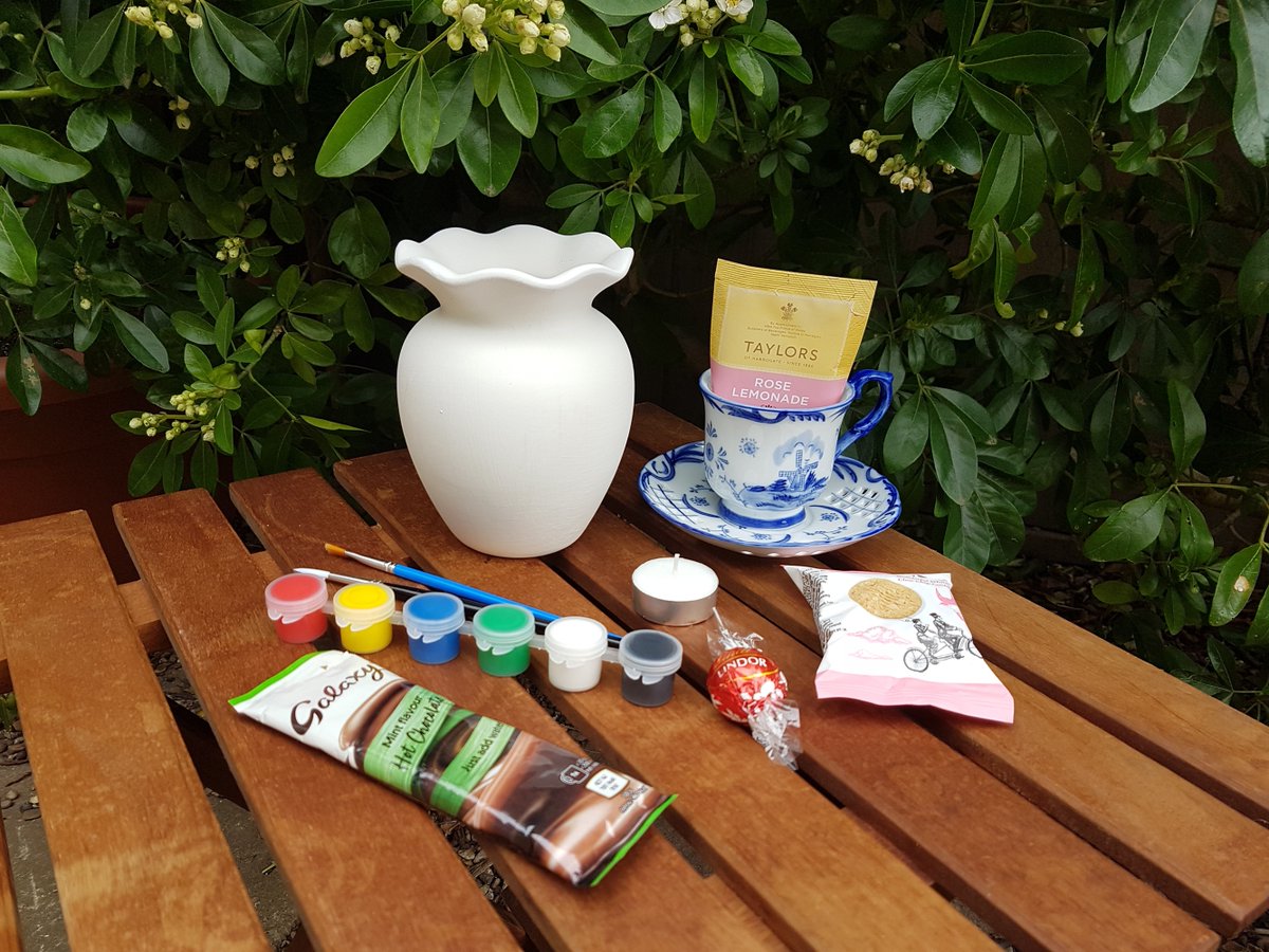 artypax's tweet image. Slow evenings &amp;gt; scrolling 🤍

Unwind with the Relax Pax — a paint your own ceramic vase kit with cosy treats, designed for screen-free calm.

Light a candle, sip something warm &amp;amp; create 🎨

Available Now: tinyurl.com/3k3e8rrt

#selfcareuk #craftkit  #digitaldetox #cosynight