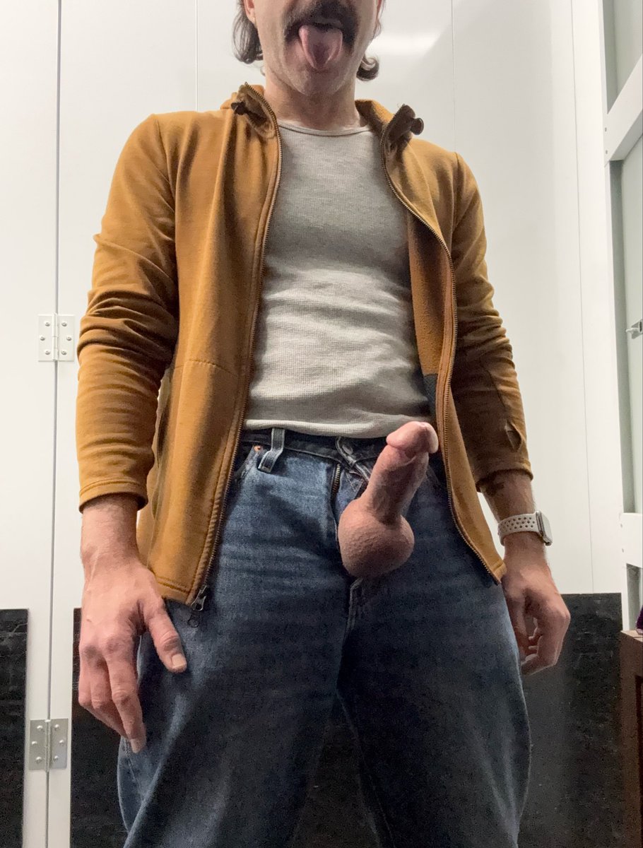 BlowBuddy's tweet photo. Come to my storage unit and goon 🤤 https://t.co/vw73QGKbKn