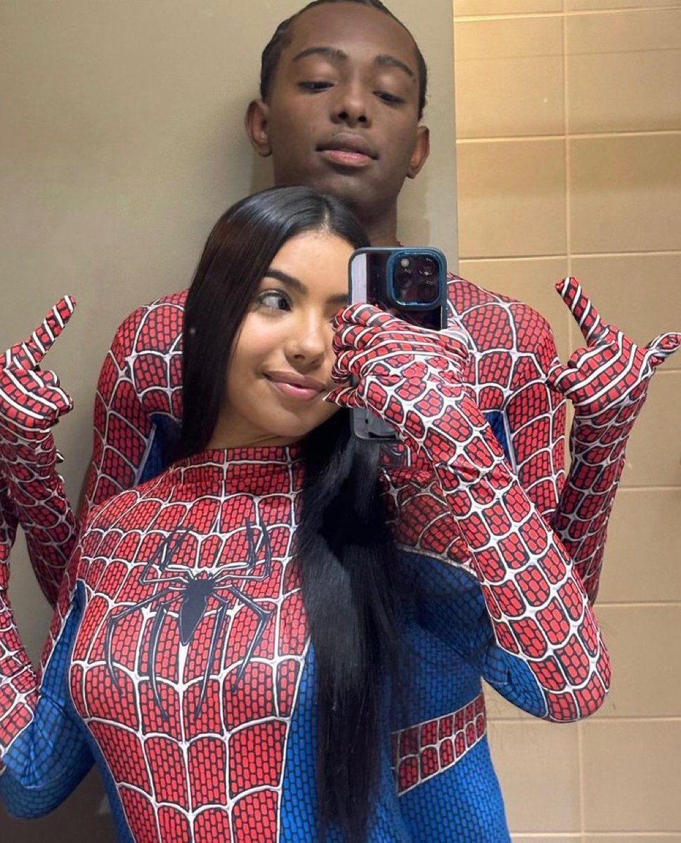 Relacionemos tweet media