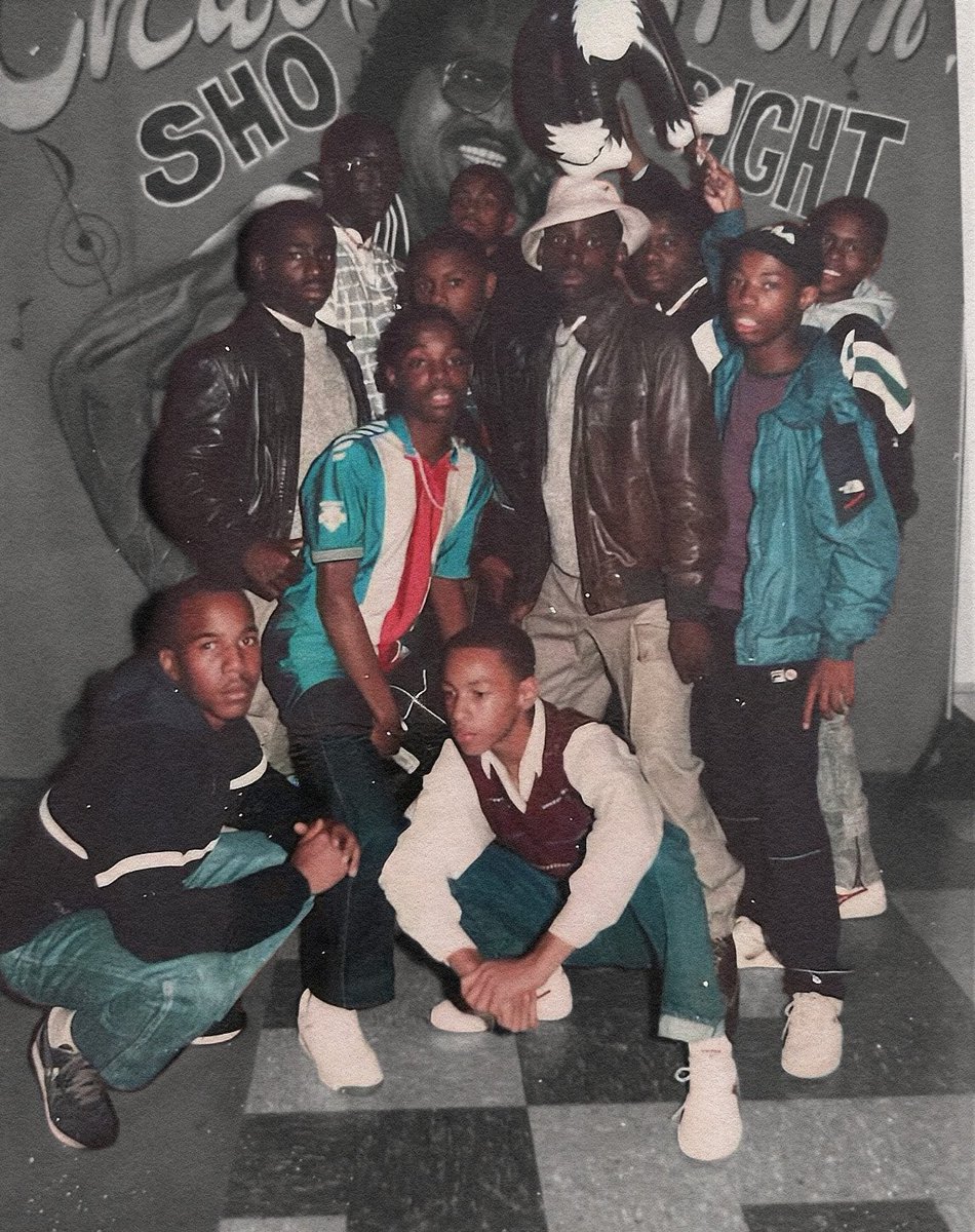 flyestyungin's tweet image. Kevin (of Northwest, DC) wearing his friend Karim’s The North Face Extreme Ski Jacket

1986

The Black Hole (later known as The Celebrity Hall &amp;amp; Capitol Pavillion)

If you look closely, Kevin, Piggy, and Stephon are all wearing the very sought after gold Diadora Elite Low-Top