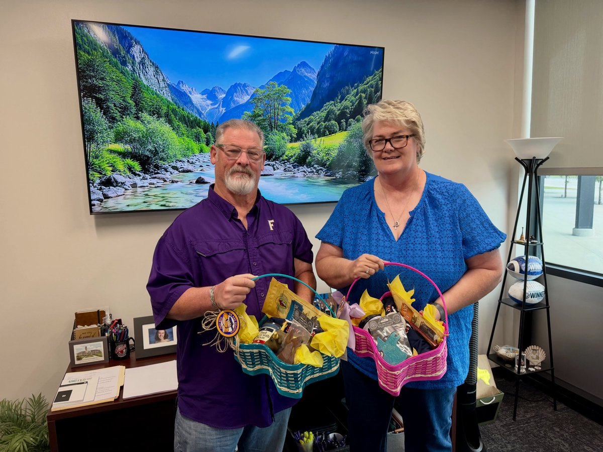 FHSfarmerJOE's tweet photo. Happy National Assistant Principals Week! FHS appreciates you, Mr. Ferrell & Coach Hoge! We hope you enjoy your rodeo-themed baskets & even more goodies all week long!
#FHSfarmers
#FARMERfamily
#LKGFA
#RodeoRevival
#FamousInFarmersville https://t.co/fTauJm1EXY
