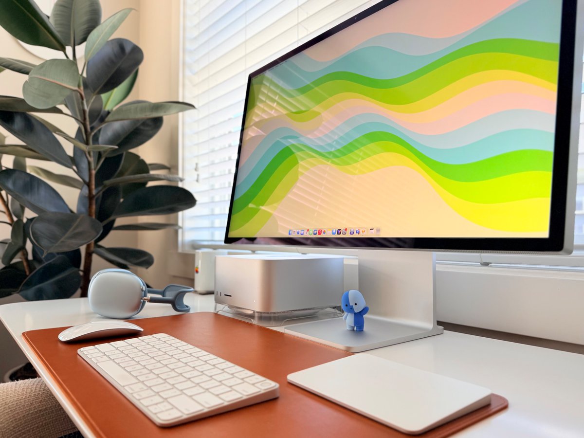 Basic Apple Guy tweet media