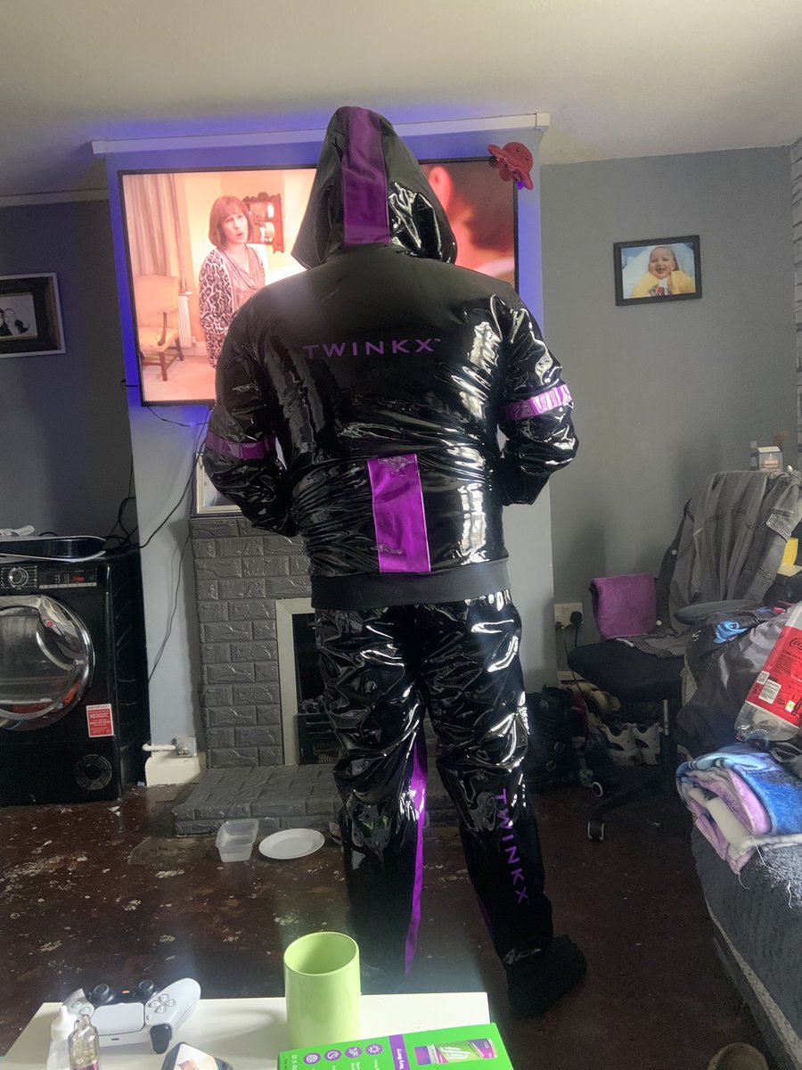 chrisbloomers's tweet photo. Thank you @twinkx_official for this amazingly hot and sexy tracksuit, I may be a cub but I love this look and it feels amazing, #pvc #pvctracksuit #pvcclothing #twinkx #twinkxgear #kink #kinkclothing #lgbtclothing #lgbtrunbuisiness https://t.co/fBCCxw4euZ