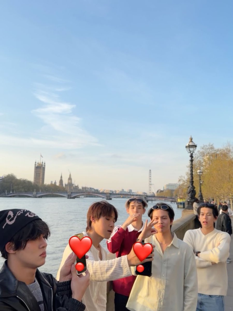 HongHongHolic tweet media