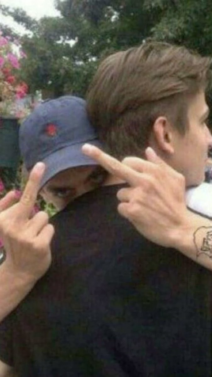 bexisms's tweet image. i need every ship from the pitt drawn like this immediately