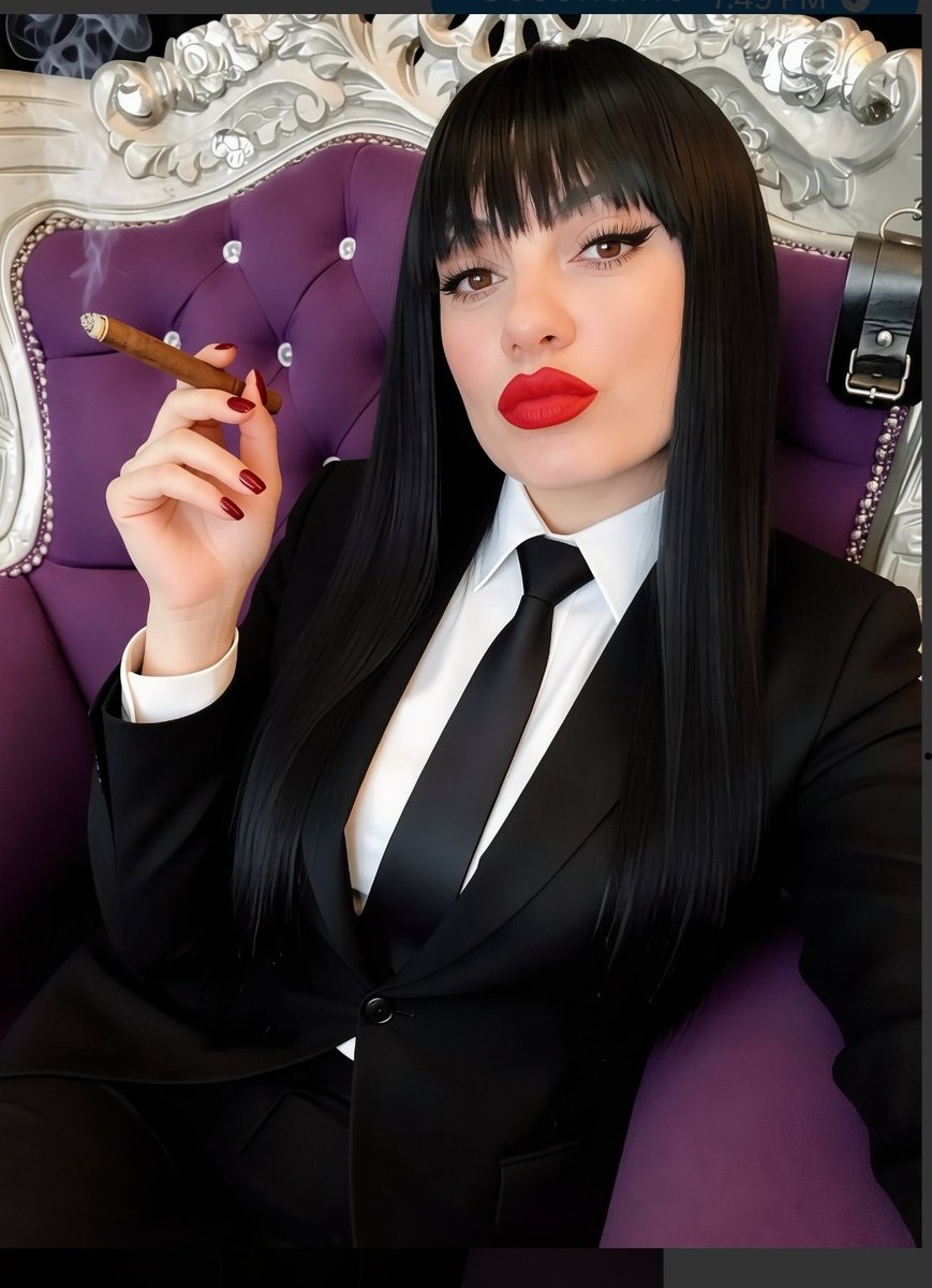 CaroMonserat's tweet photo. No words needed! Get down on the cold floor ,human ashtray! https://t.co/IMY521oLdy