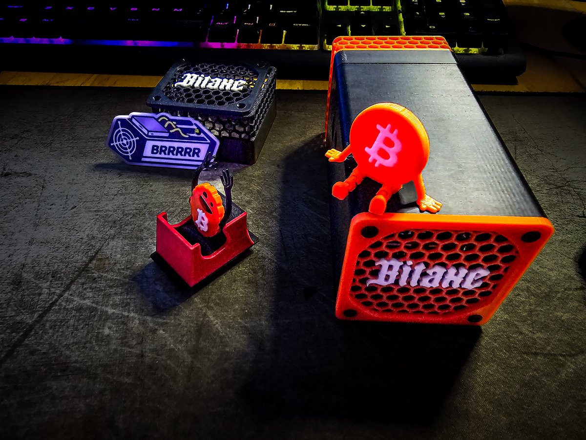 Maty_Crypto's tweet photo. My Bitaxe lottery miner came in today.  Looking forward to setting this little rig up.  $BTC #Bitcoin https://t.co/4WxwSJY6PG