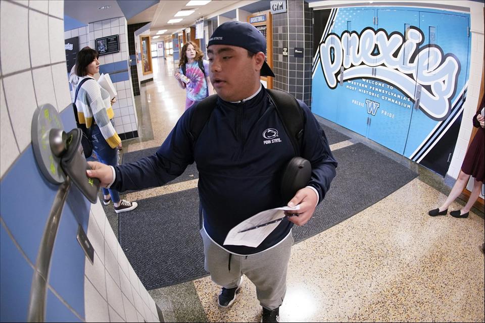 MENAFN's tweet image. We Collected Data On How 779 Michigan School Districts Are Regulating Student Cellphones − Here Are The Trends #Collected #Data #Michigan #School #Districts #Regulating #Student #Cellphones #Trends #School #University #Collage #Teach #Studentgggg dlvr.it/TRyBP1